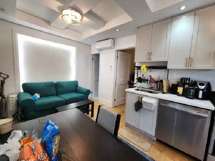 Private Room in Downtown Toronto Near U of T