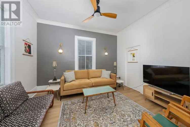 Sarnia Downtown Regency Cottage - Commercial Zoning - Updated