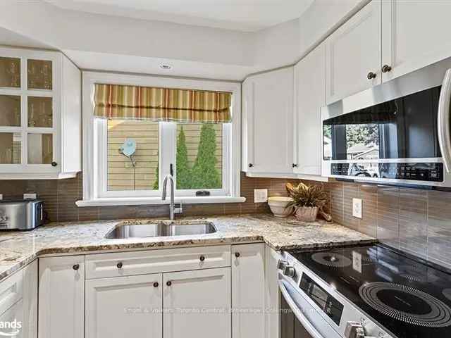 Owen Sound Family Home: 4 Bed, 4 Bath, Updated Kitchen