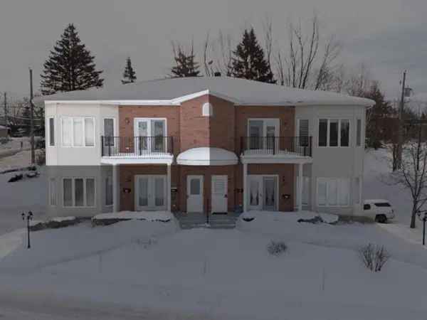 Victoriaville Condo for Sale 2-Bedroom Garage Pool Access