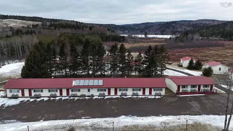 Buy Established Inn with Commercial Kitchen and Cabins Near Parrsboro