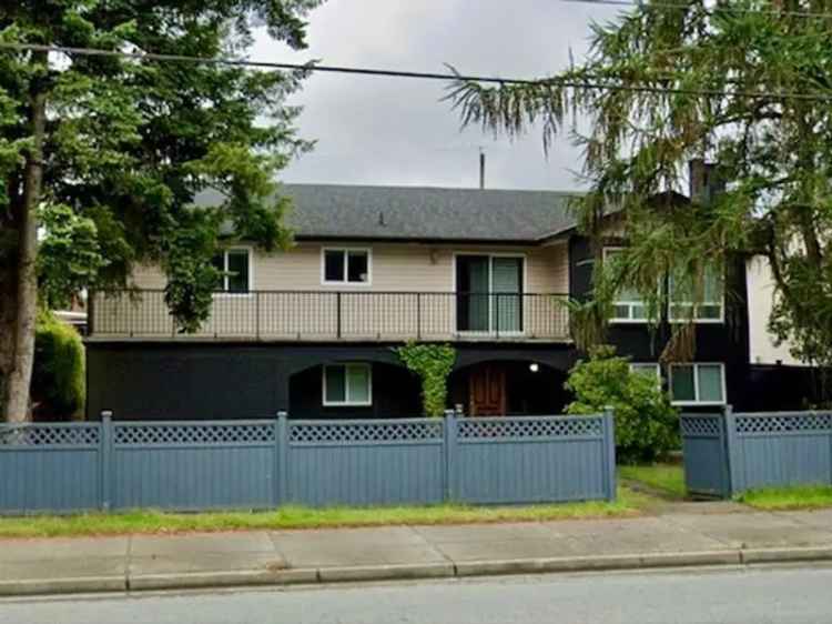 House For Sale in Surrey, British Columbia