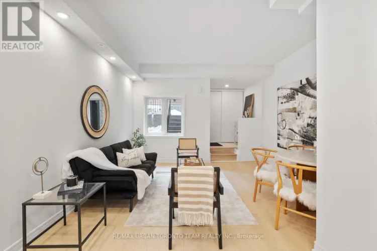 House For Sale in 901, Kennedy Road, Toronto, Ontario