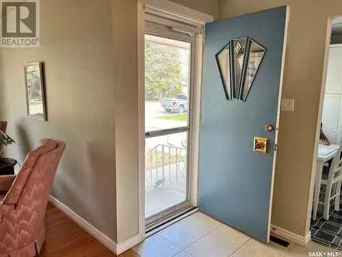 999 sq ft Bungalow in Queen Elizabeth Saskatoon