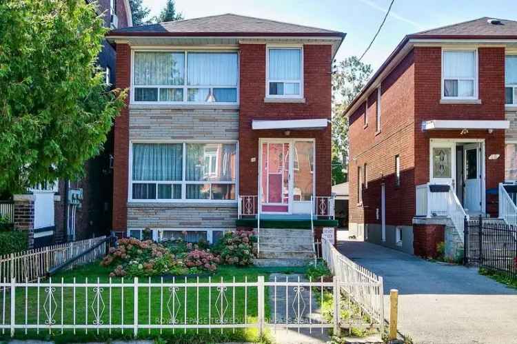 Spacious Detached Home Near Queen St