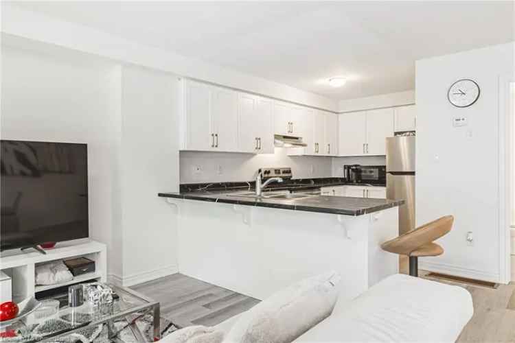 Modern East Hamilton Townhome - Open Concept &amp; Balcony