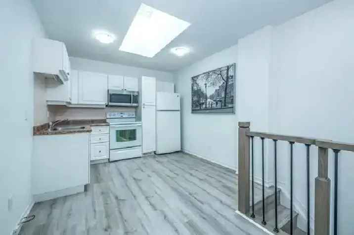 Beautifully renovated suite in Oakwood Village - Available Now