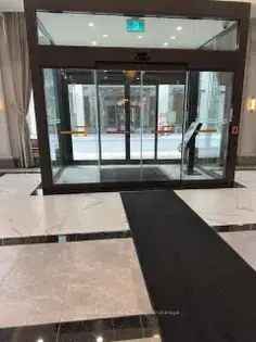 Luxury 1+Den Condo 644 Sq Ft 2 Baths Lake Ontario View Mississauga