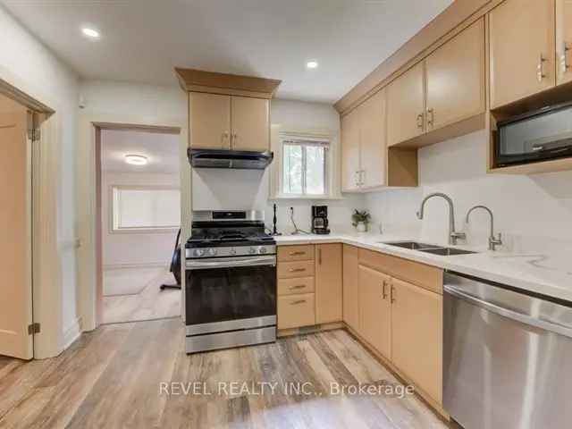 House For Sale in Hamilton, Ontario