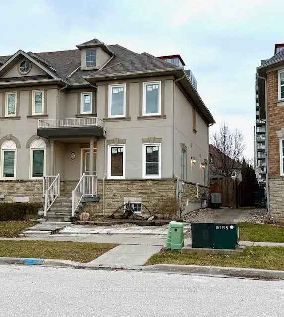 House For Sale in 82, Ellesmere Street, Richmond Hill, Ontario