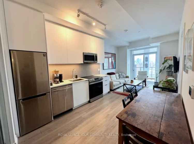 Buy Luxury Apartment in Downtown Toronto with Modern Amenities