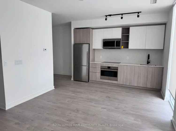 Modern Etobicoke Townhouse with Resort Amenities