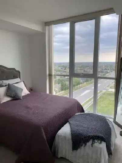 Stunning condo with amazing view-Mississauga close to Square 1