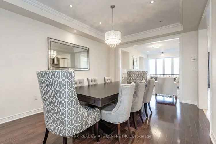 House For Sale in Oakville, Ontario