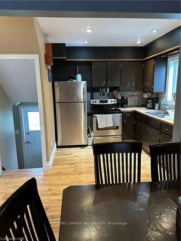 3 Bedroom 2 Storey House Near Niagara Falls