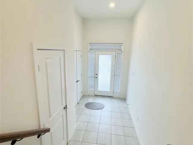 Townhouse For Rent in Ottawa, Ontario