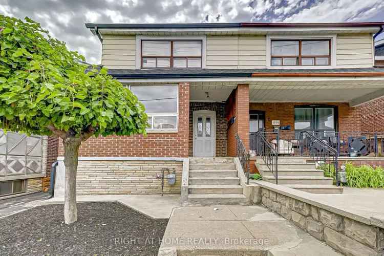 House For Sale in Toronto, Ontario