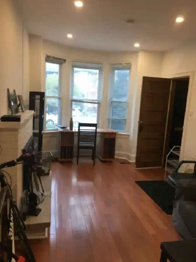 One Bedroom on Main Floor in quiet Annex by Dupont subway