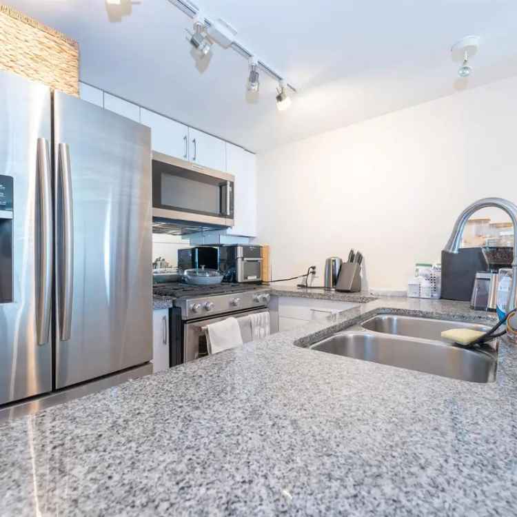 Coal Harbour 1-Bedroom Condo with Stunning Views