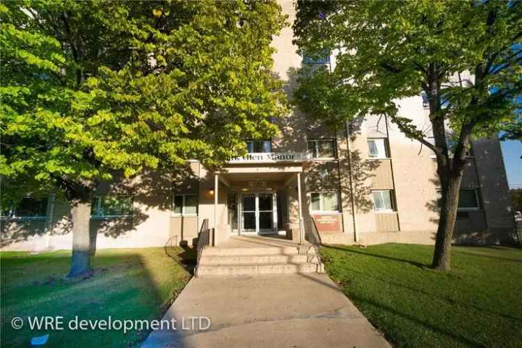 Rent 1 BR and 2 BR Suites in Winnipeg with Outdoor Pool and Amenities