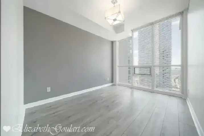 18 Harbour Street Pinnacle Centre 2 Bedroom Condo with Parking