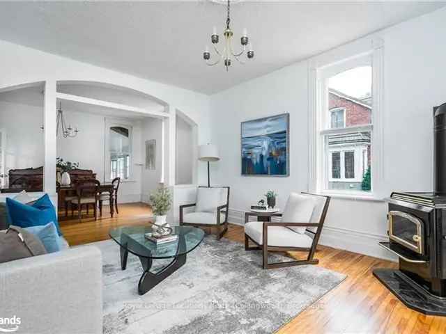 Red Brick Victorian Home Near Downtown Thornbury