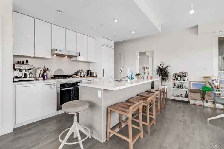 False Creek Penthouse: 2-Bedroom with Rooftop Terrace and City Views