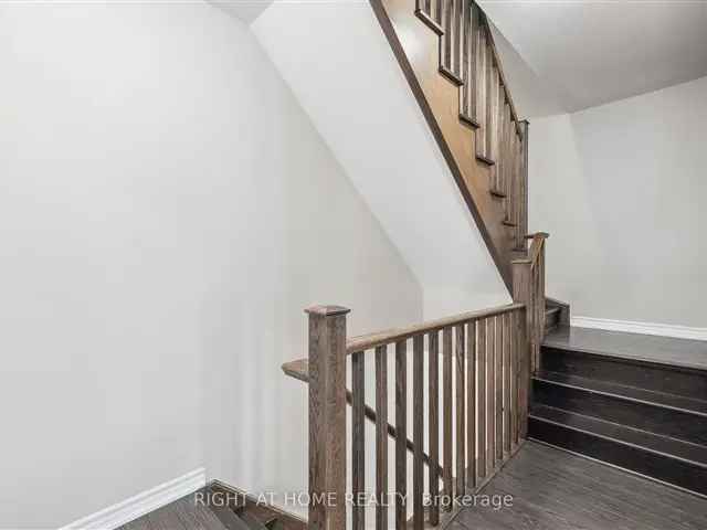 Waterdown Freehold Townhome 2 Beds 25 Baths 2016 Built