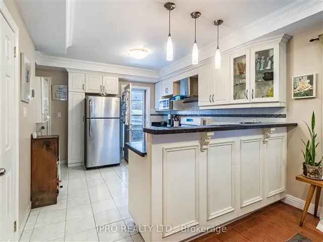 3 Bedroom Semi-Detached House in South Riverdale