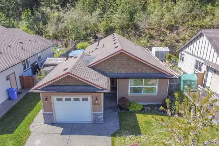 3-Bedroom Rancher in Cowichan Valley with Pool and Hot Tub