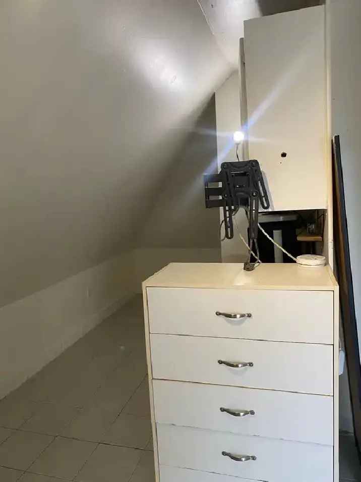 movein now CentreSt16Ave small studio private bathroom