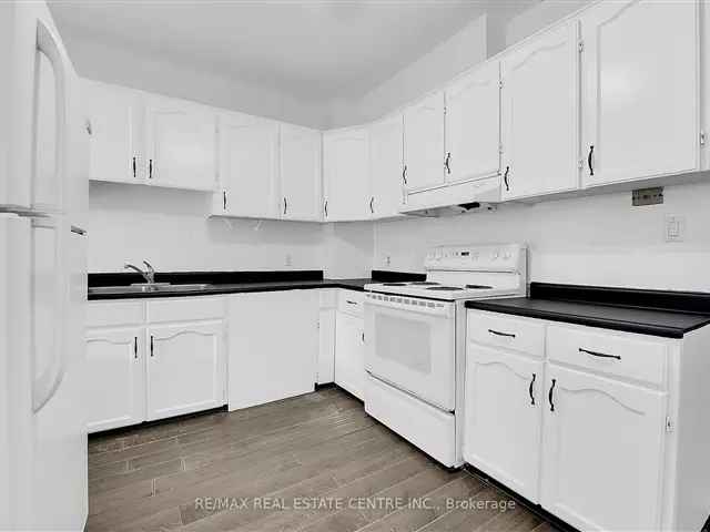 House For Sale in Hamilton, Ontario