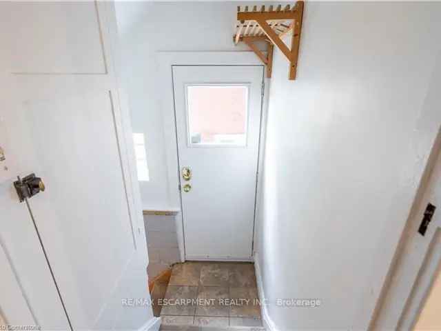 House For Sale in Hamilton, Ontario