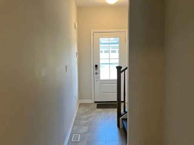 Fonthill Townhouse Near Niagara Falls 3 Bed 3 Bath