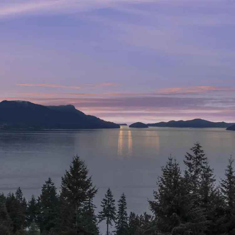 Luxury 4-Bedroom Home with Howe Sound Views