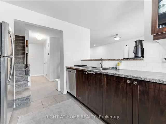 Townhouse For Sale in 74, Feathertop Lane, Ottawa, Ontario