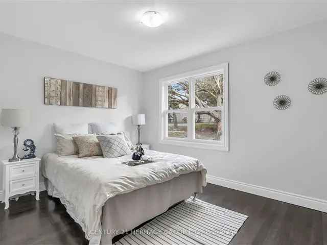 House For Sale in Newmarket, Ontario