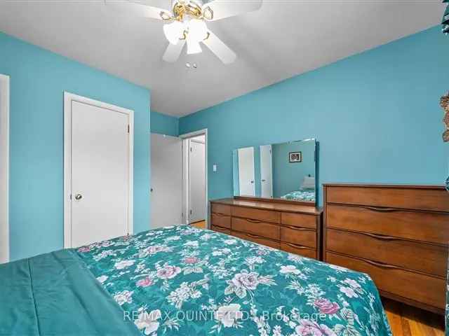 Belleville 3 Bed 2 Bath Backsplit - Updated Kitchen & Finished Basement