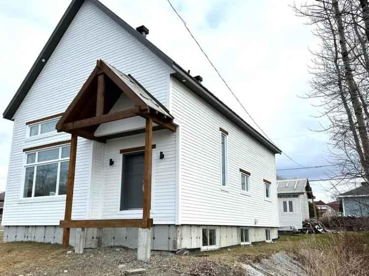 Two or more storey for sale, 208, Rue Lucien-Bellemare, Matane - Proprio Direct