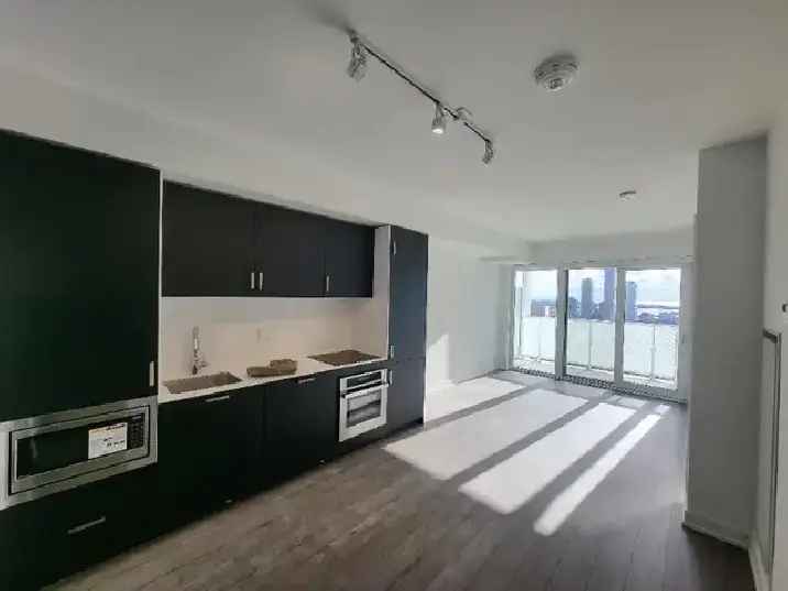 Rent 2 Bed 2 Bath Apartment Near Yonge and Queen with Amenities