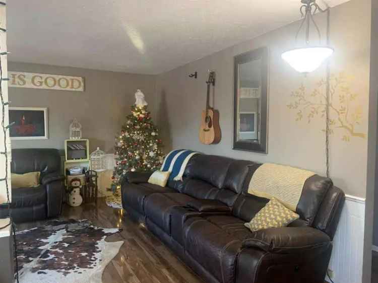 4 Bed 2 Bath Family Home with Double Garage in St Walburg