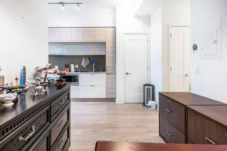 Condo For Sale in Yonge Street, Toronto, Ontario