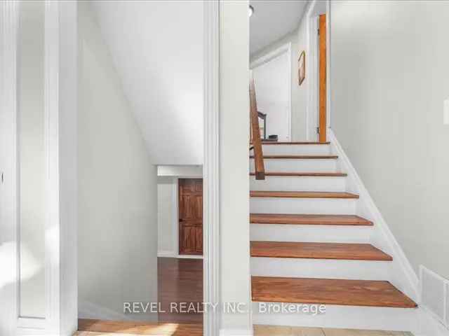 House For Sale in Burlington, Ontario