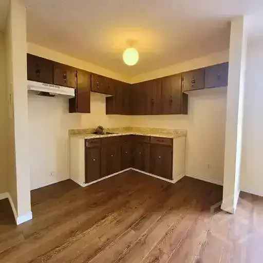 2 Bedroom Apartment in Waterford Downtown