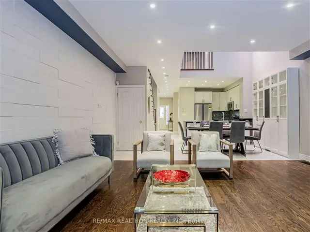 Luxury Freehold Townhouse in Richmond Hill