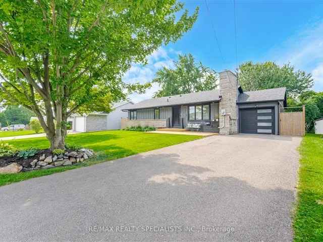 Burlington Entertainers Paradise: Renovated Home with SwimSpa