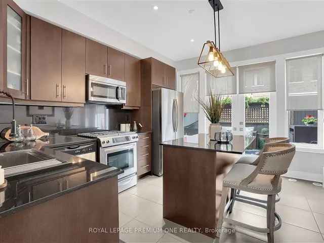 Executive Townhouse in West Woodbridge: 3 Beds, 3 Baths, Chef's Kitchen, Deck