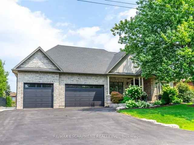 Luxury Custom Bungalow with Pool in Waterdown