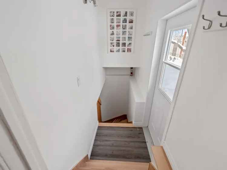 Bungalow for Sale in Québec with Charming Features