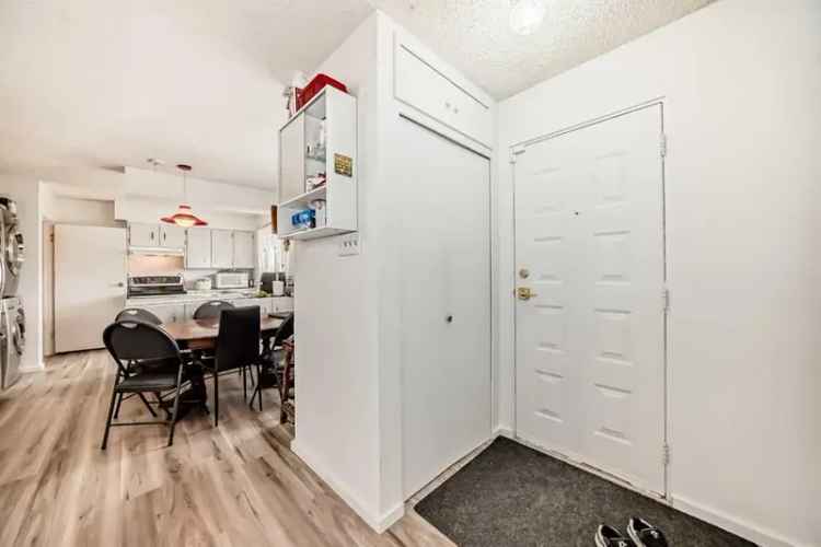 House For Sale in Calgary, Alberta